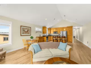 Photo #1: 23639003 Listing