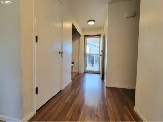 Photo #5: 23639183 Listing