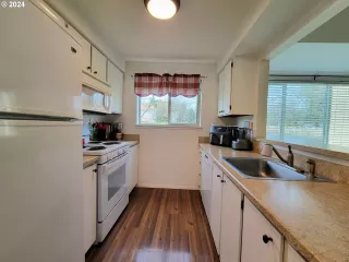 Photo #6: 23639183 Listing