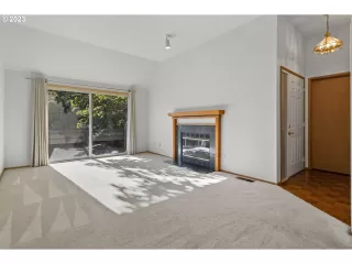 Photo #5: 23639579 Listing