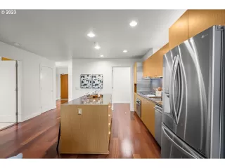 Photo #4: 23640320 Listing