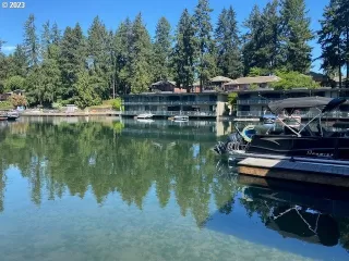 Photo #2: 23640796 Listing