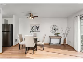 Photo #3: 23640980 Listing 