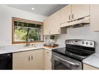 Photo #6: 23640980 Listing 