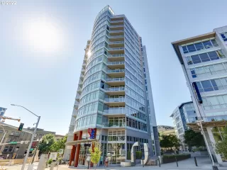 Photo #2: 23642842 Listing