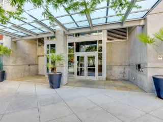 Photo #3: 23642842 Listing