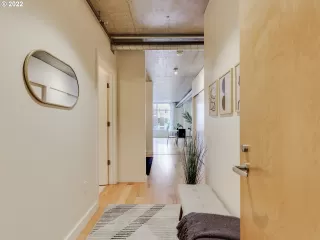 Photo #5: 23642842 Listing