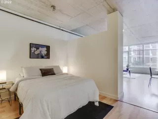 Photo #6: 23642842 Listing