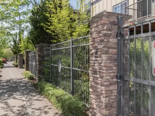 Photo #4: 23643744 Listing