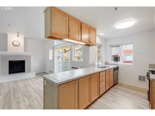 Photo #2: 236439765 Listing 