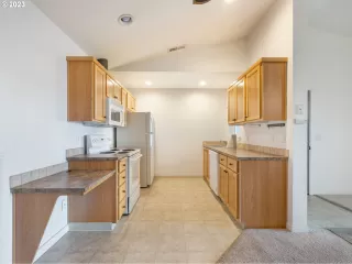 Photo #6: 23644127 Listing 