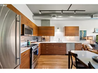 Photo #2: 23644451 Listing