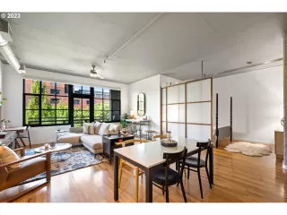 Photo #3: 23644451 Listing