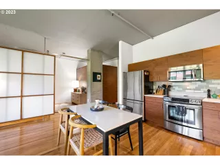 Photo #4: 23644451 Listing