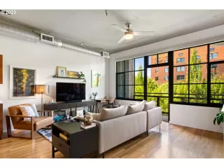 Photo #6: 23644451 Listing