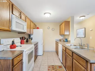 Photo #5: 23645488 Listing 