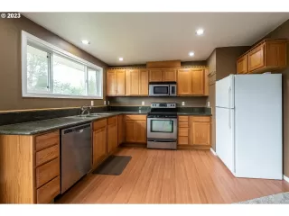 Photo #3: 23645961 Listing