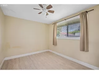 Photo #4: 23646504 Listing