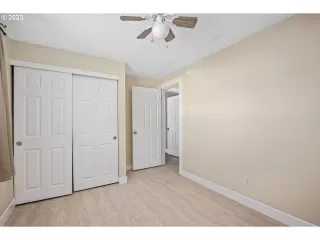 Photo #5: 23646504 Listing