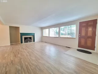 Photo #3: 23646643 Listing