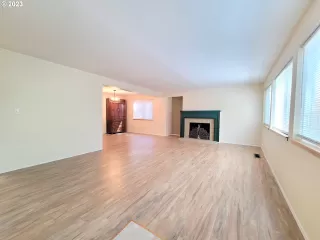 Photo #4: 23646643 Listing