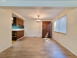 Photo #5: 23646643 Listing