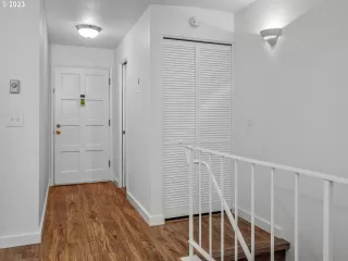 Photo #5: 23646891 Listing