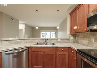 Photo #6: 23647112 Listing 