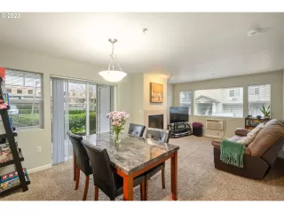 Photo #4: 23647190 Listing