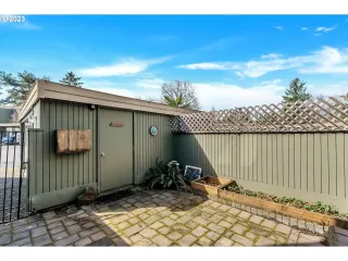 Photo #4: 23648693 Listing 