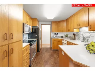 Photo #4: 23648725 Listing