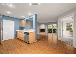 Photo #3: 23649992 Listing