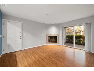 Photo #4: 23649992 Listing