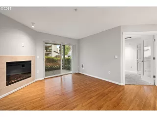 Photo #5: 23649992 Listing