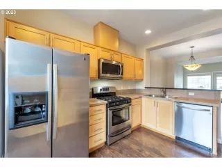 Photo #4: 23650102 Listing 