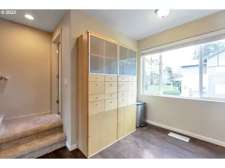 Photo #5: 23650102 Listing 