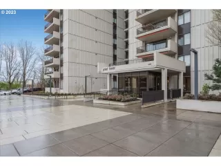 Photo #2: 23650385 Listing