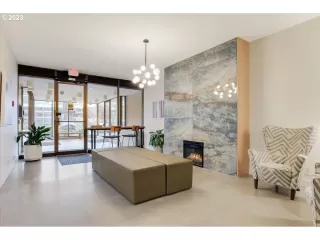 Photo #4: 23650385 Listing