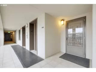 Photo #5: 23650385 Listing