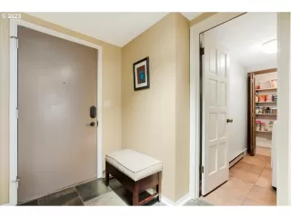 Photo #6: 23650385 Listing