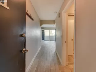 Photo #5: 23650402 Listing