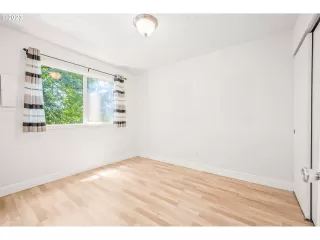 Photo #5: 23651033 Listing