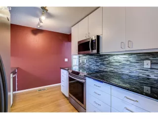 Photo #4: 23652714 Listing 