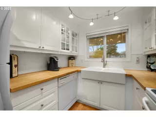 Photo #4: 23653833 Listing 