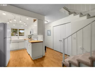 Photo #6: 23653833 Listing 