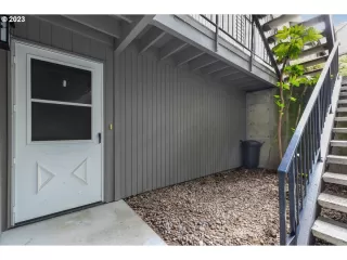 Photo #5: 23655761 Listing