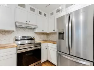 Photo #6: 23655761 Listing