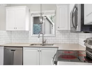 Photo #4: 23655923 Listing 