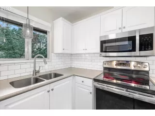 Photo #5: 23655923 Listing 
