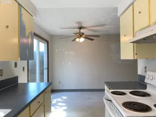 Photo #3: 23656060 Listing